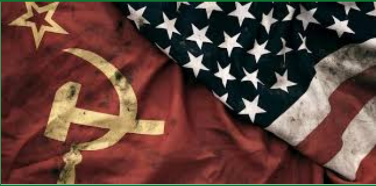 USA og Sovjetunionens flagg side om side